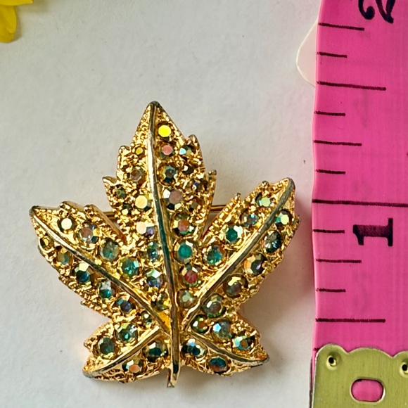Vintage Signed KEYES Gold Maple Leaf Brooch | Aurora Borealis - Picture 7 of 8